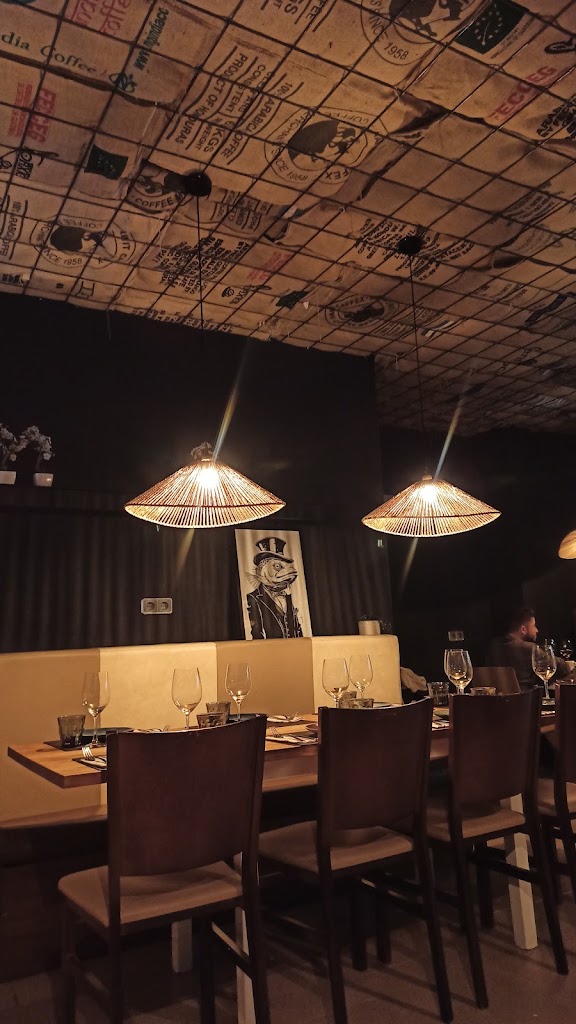UMAMI Izakaya — Ambiente