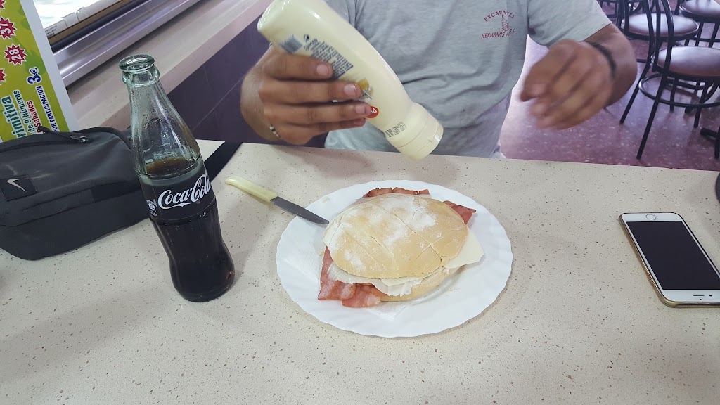 Bar Pena El Palustre — Comida y bebida