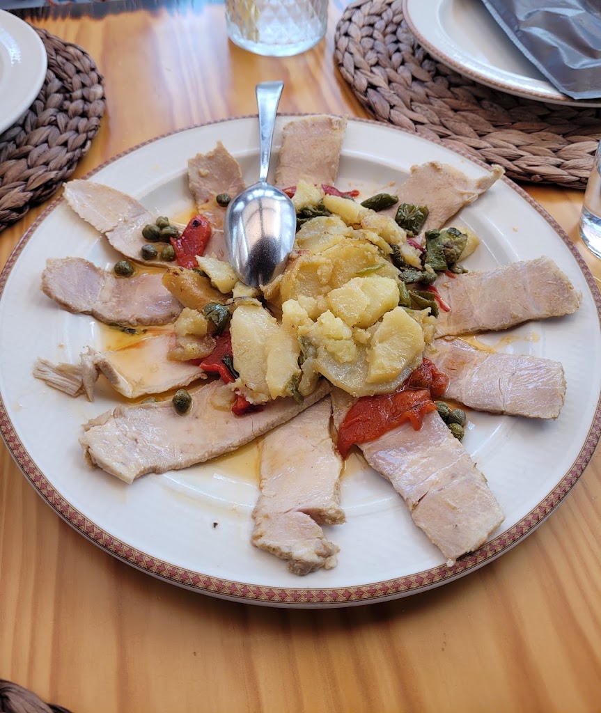 Restaurante La Parra — Comida y bebida