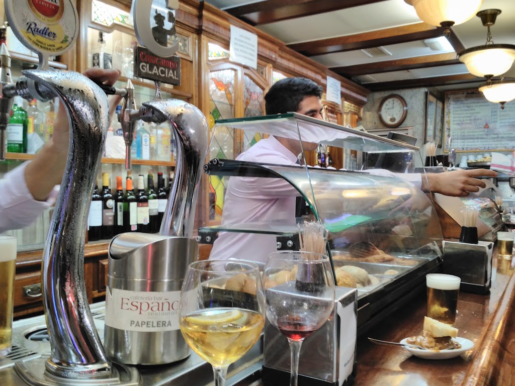 Bar restaurante Espanol — Comida y bebida