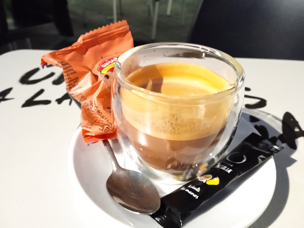 Cafe bar Dimaro — Comida y bebida