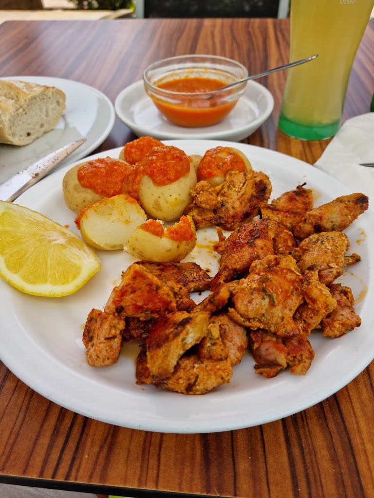 La Choza del Papeo — Comida y bebida