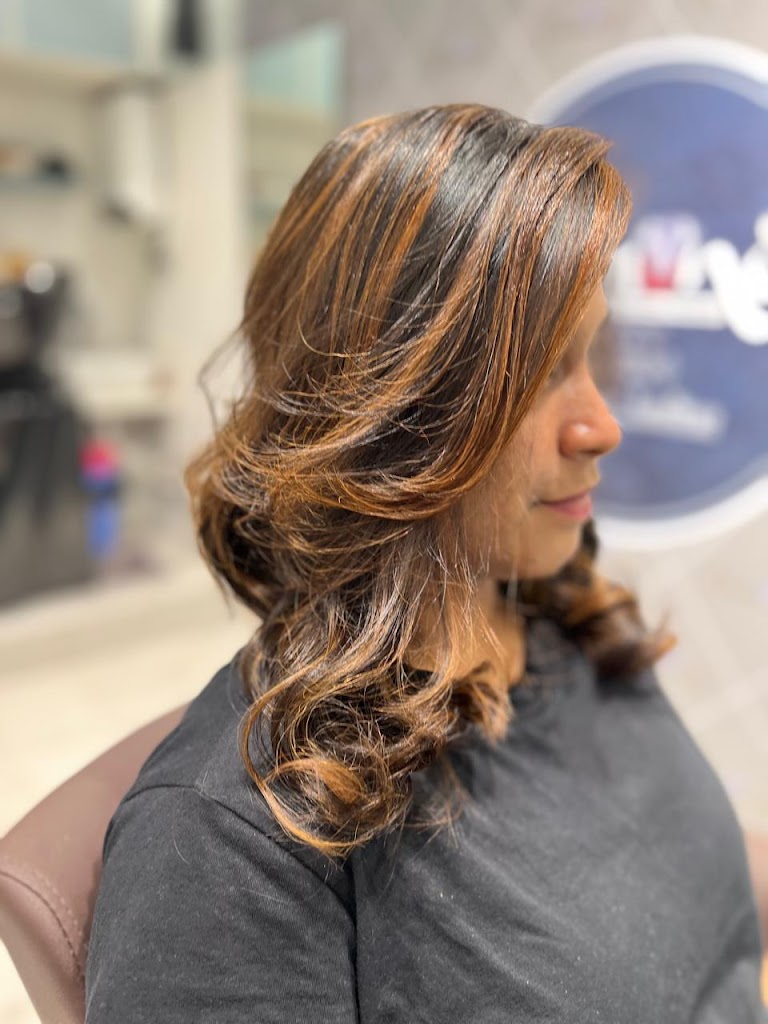 Diamond Ladies Hair Beauty Salon Chiplun