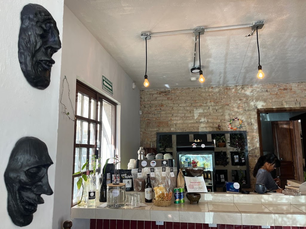 Pan y Circo - Cafe Bar