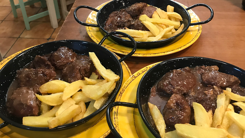 Taperia La Trastienda — Comida y bebida
