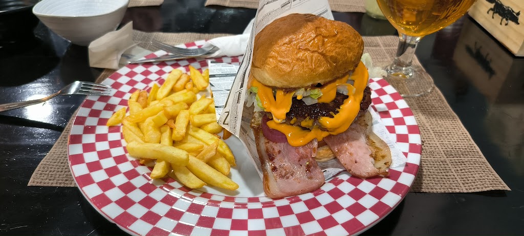 Bar Cerveceria Fifteen — Hamburguesa