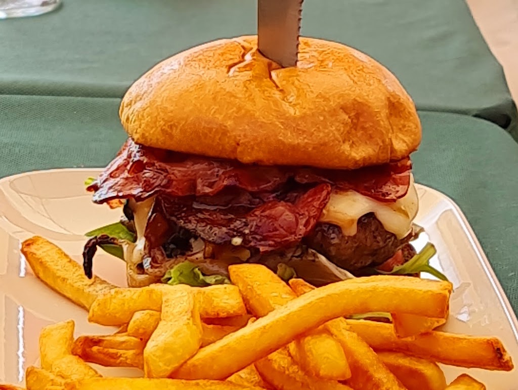 KAWANA Bar restaurante — Hamburguesa