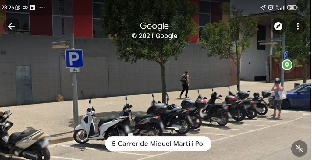 [P] Zona d'aparcament reservada per a motos