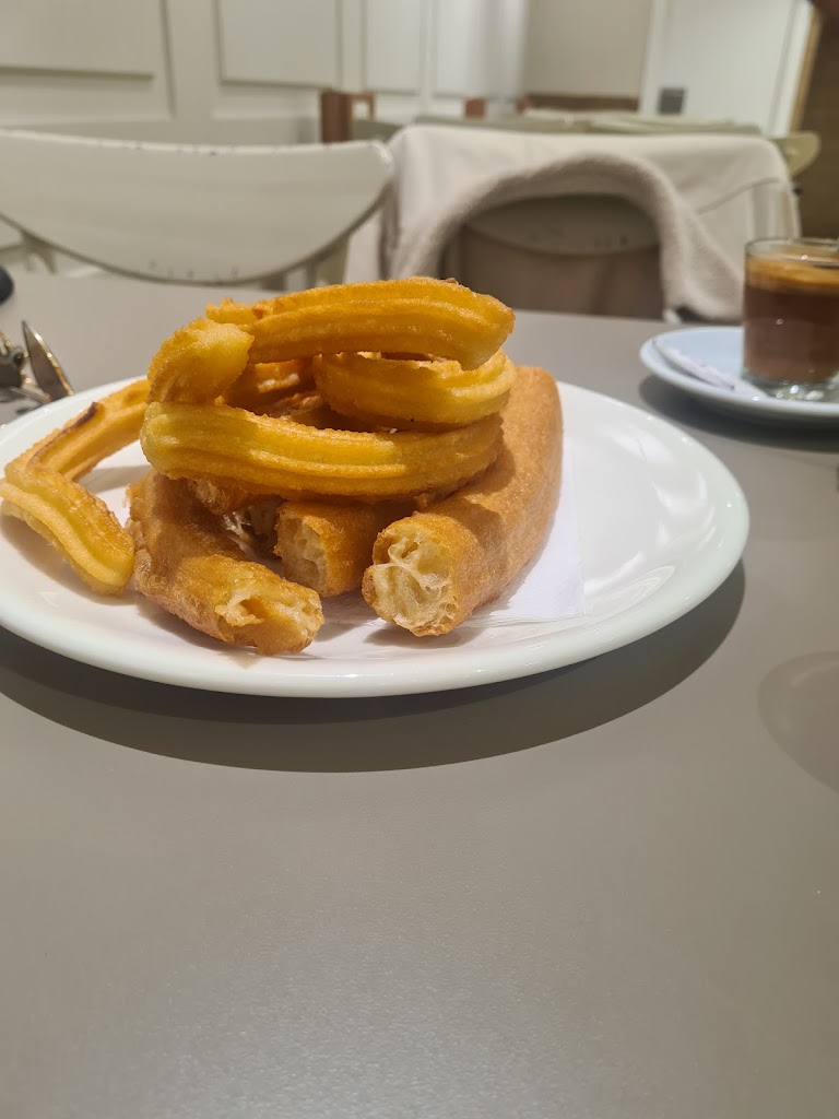 Bar La Salut 74 — Cafe