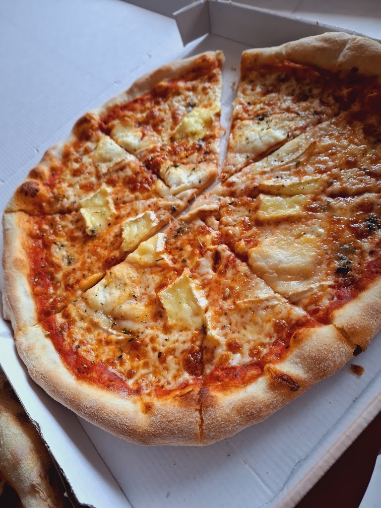 Pomodoro e Basilico Pizzeria — Pizza