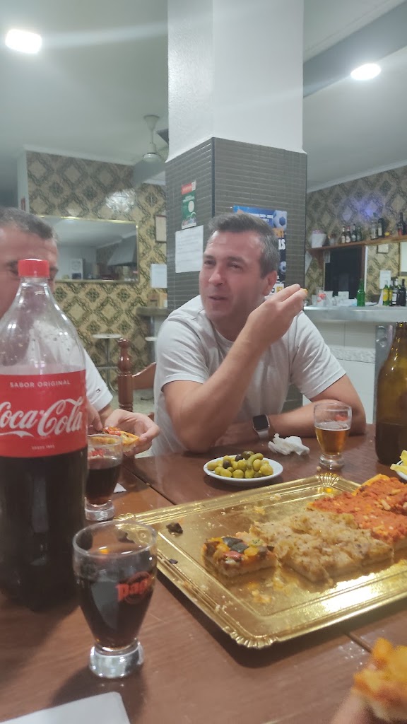 Cafe Bar Ula Ula — Comida y bebida