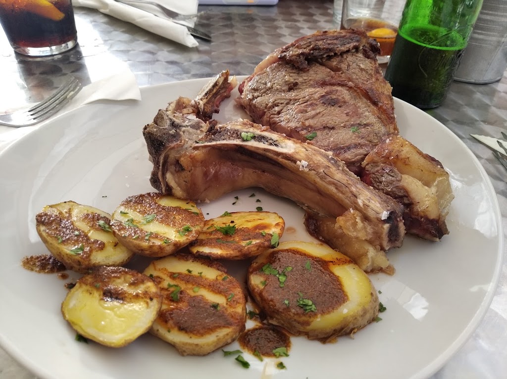 Restaurante La Pizarra — Comida y bebida