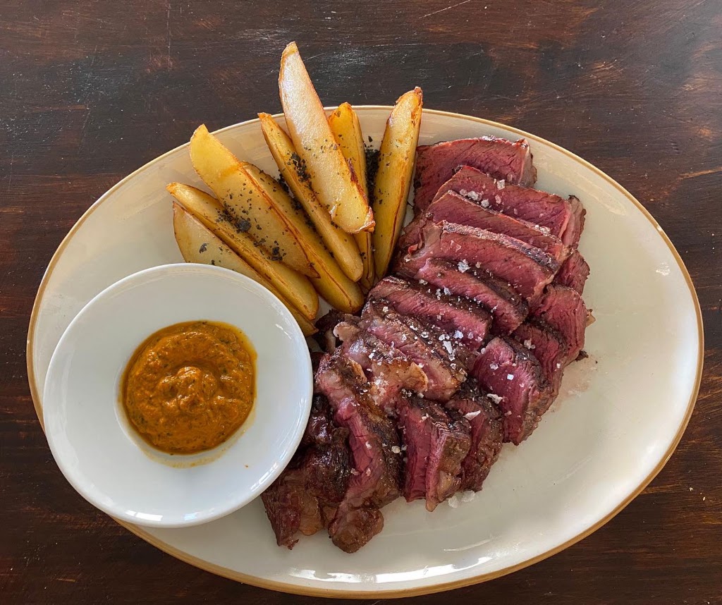 Taberna Manbo — Comida y bebida