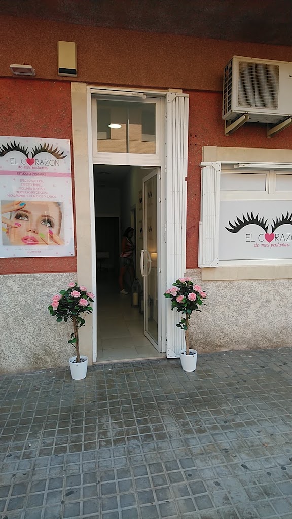 El corazon de mis pestanas — Exterior