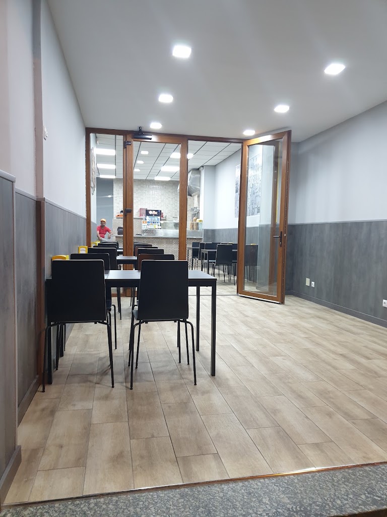 Donner kebab la vega y pizzeria — Ambiente