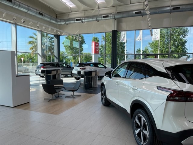 Nissan Romauto — Interior
