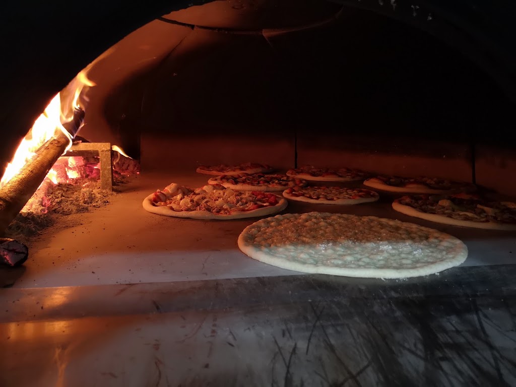 Pizzeria Campidano forn de llenya — Pizza