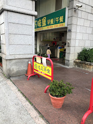 6450d110d625dd1931125320 的照片