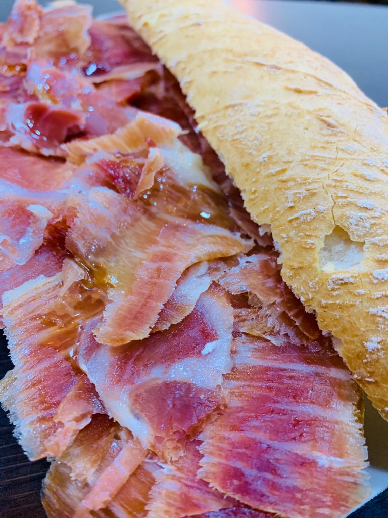 Marques Gastro Bar — Comida y bebida