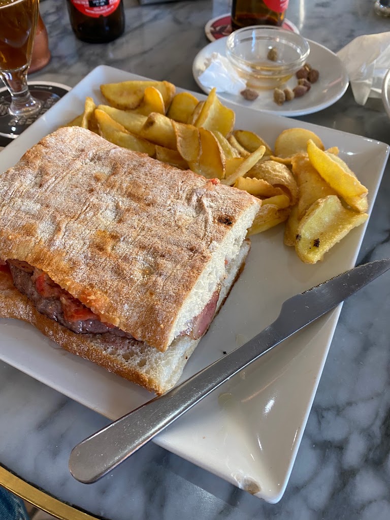 EL CAFE D'ARENYS — Comida y bebida