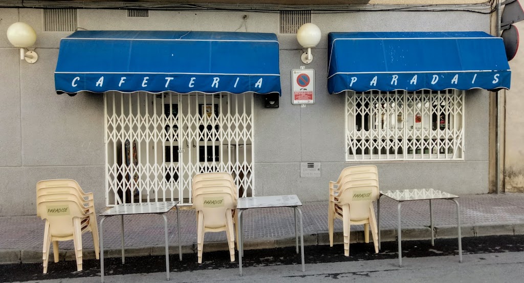 Cafeteria-Karaoke Paradise