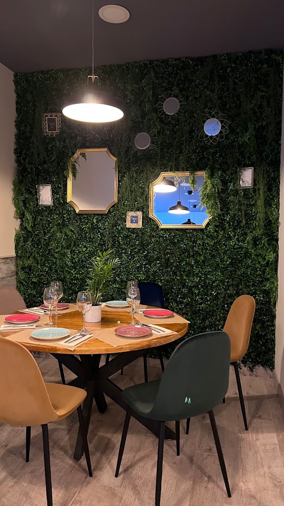 Raizes Mostoles — Ambiente