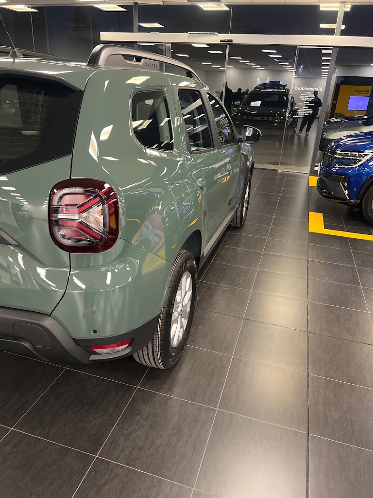 Dacia Andujar Japemasa — Interior