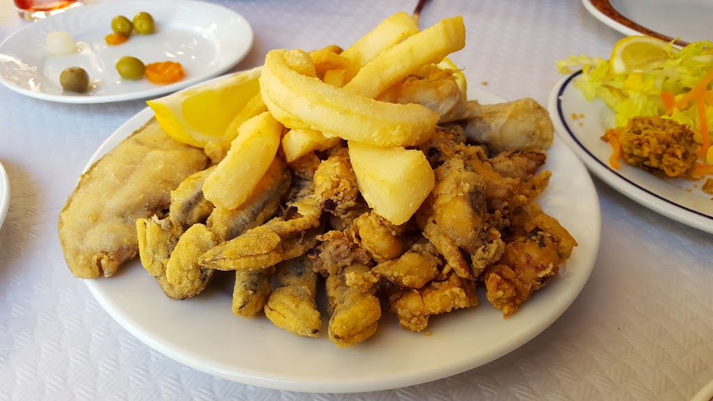 Restaurante CASA LAURA. — Comida y bebida