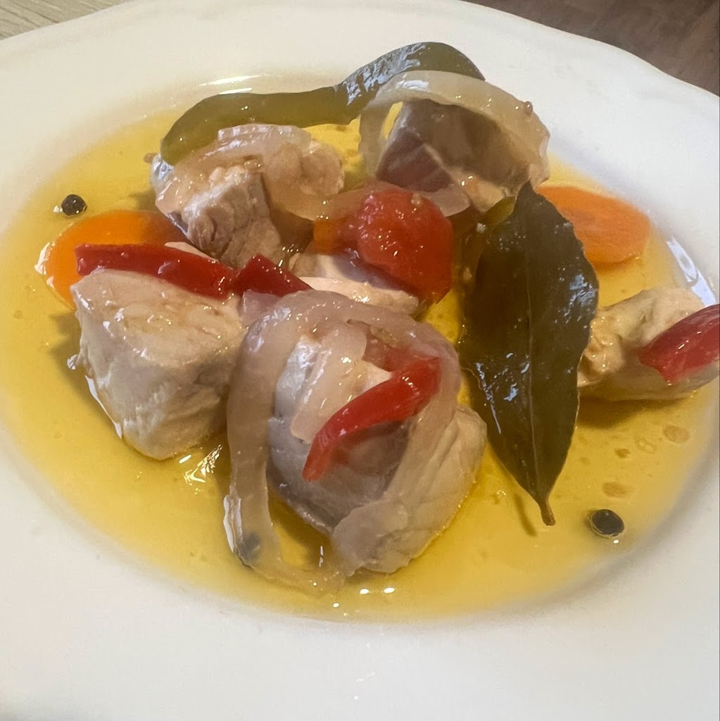 TAPERIA LA MINI — Comida y bebida