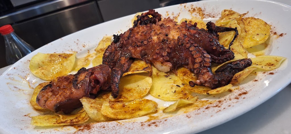 ADN Cafe, Bar, Tapas — Comida y bebida