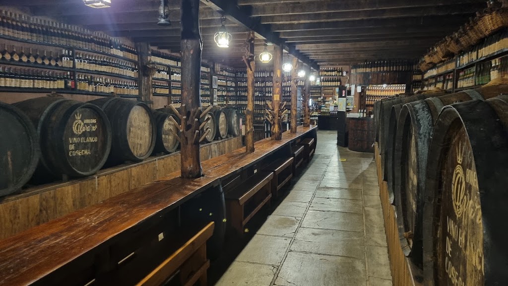 Restaurante Bodegas Alvaro — Ambiente
