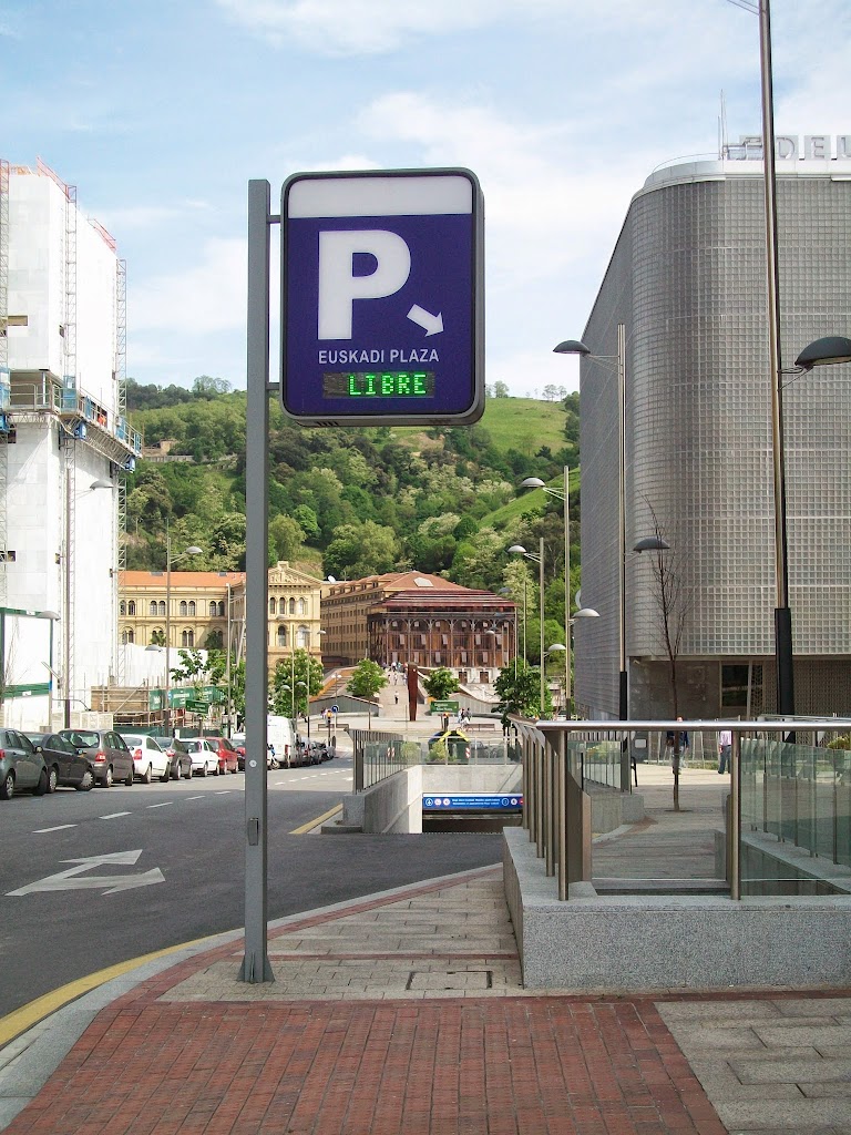 Aparcamiento Plaza Euskadi 24 Horas Vigilado — Del propietario