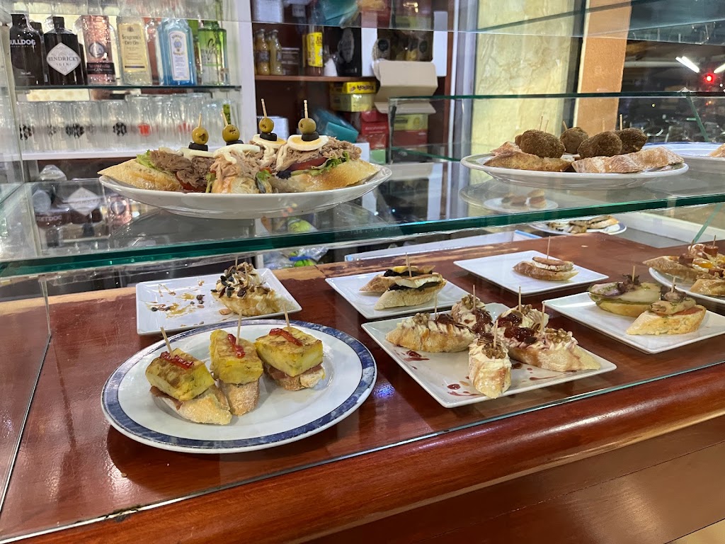 El Montadito Del Centre — Ambiente