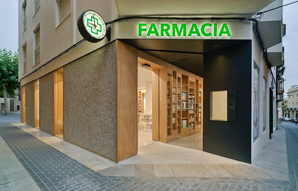 Farmacia Isabel Arrebola Pascual - La farmacia del reloj