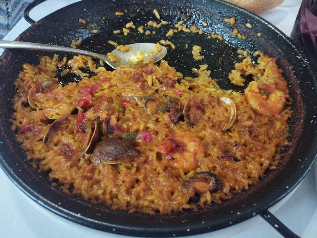 Restaurante Cienvinos — Paella