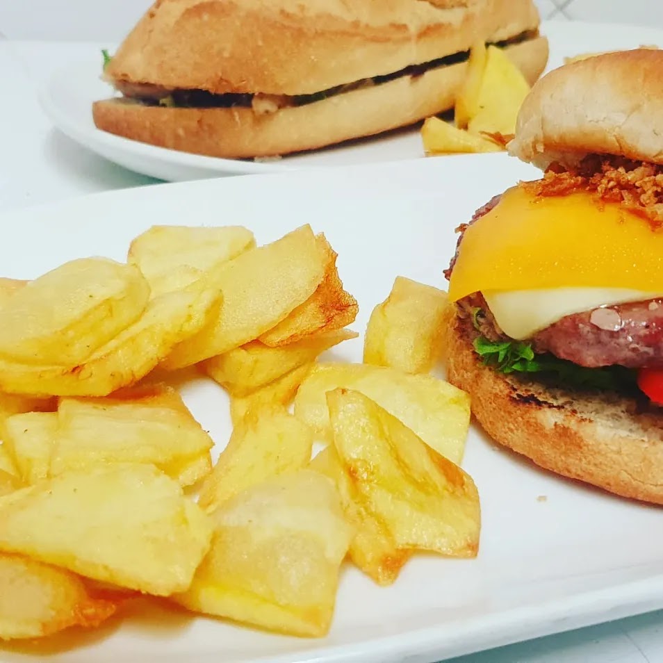 Cafe Bar Flandes — Comida y bebida