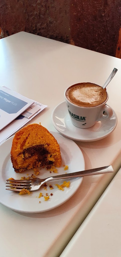 Petit Cafe Brasil — Comida y bebida
