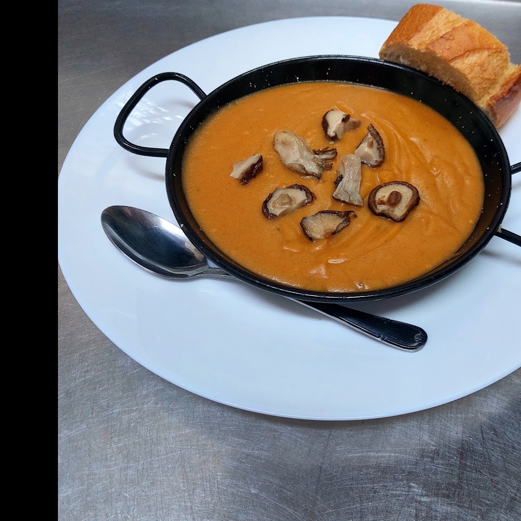 Bar Claudia — Comida y bebida