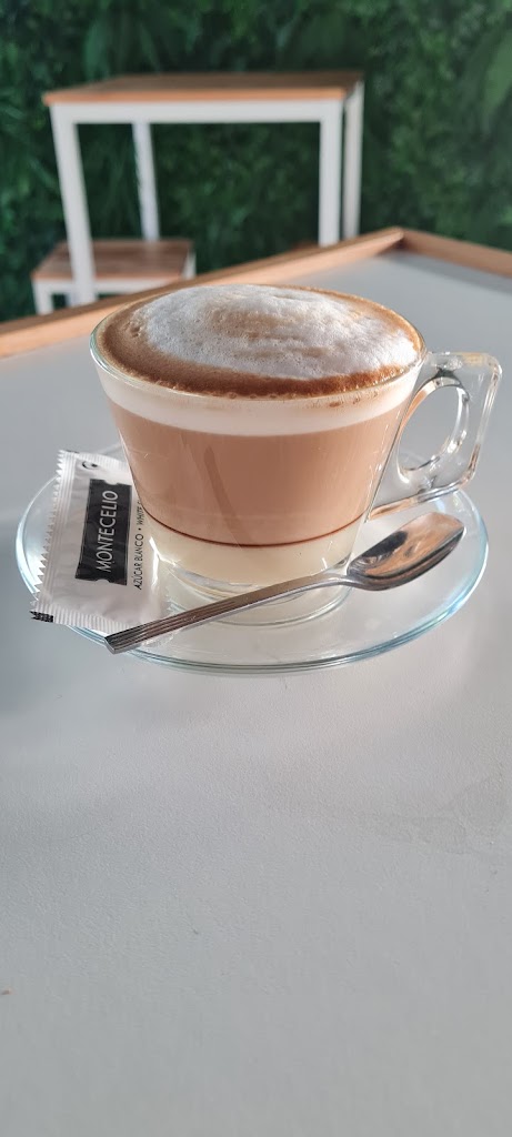 Bar cafeteria Blanco y en botella — Cafe