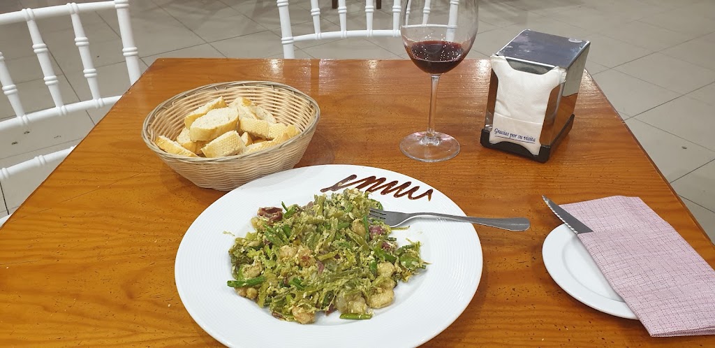 Restaurante La Silera — Comida y bebida