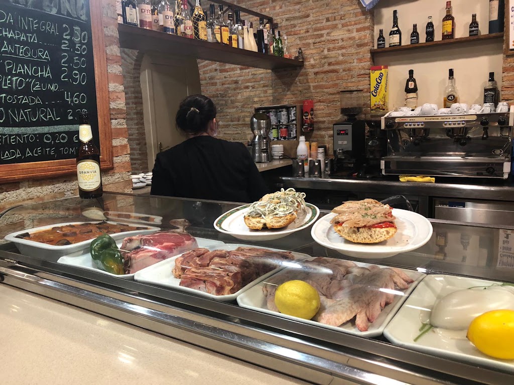 Restaurante La Rosaleda — Comida y bebida