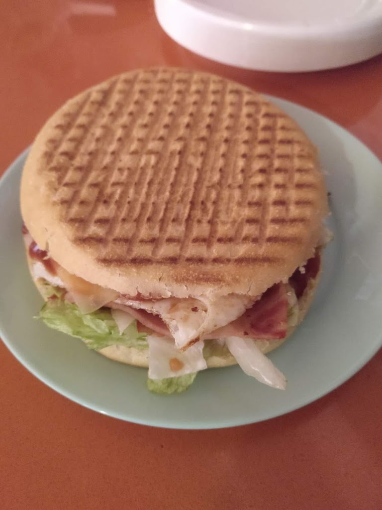 Taperia Hamburgueseria Waxi — Comida y bebida