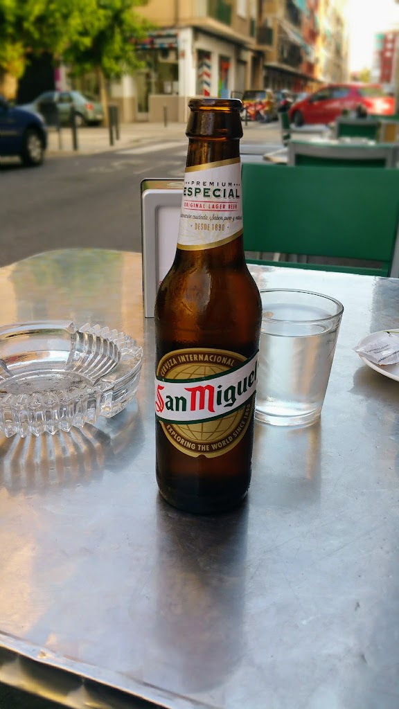 Bar Tropezon — Comida y bebida