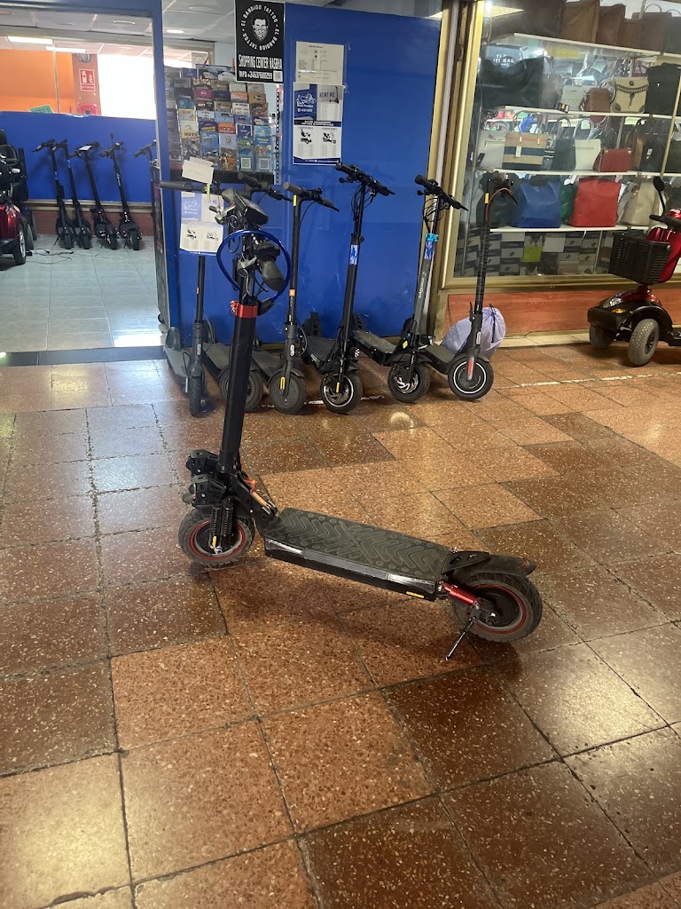 G&S taller y rent scooter playa del ingles — Interior