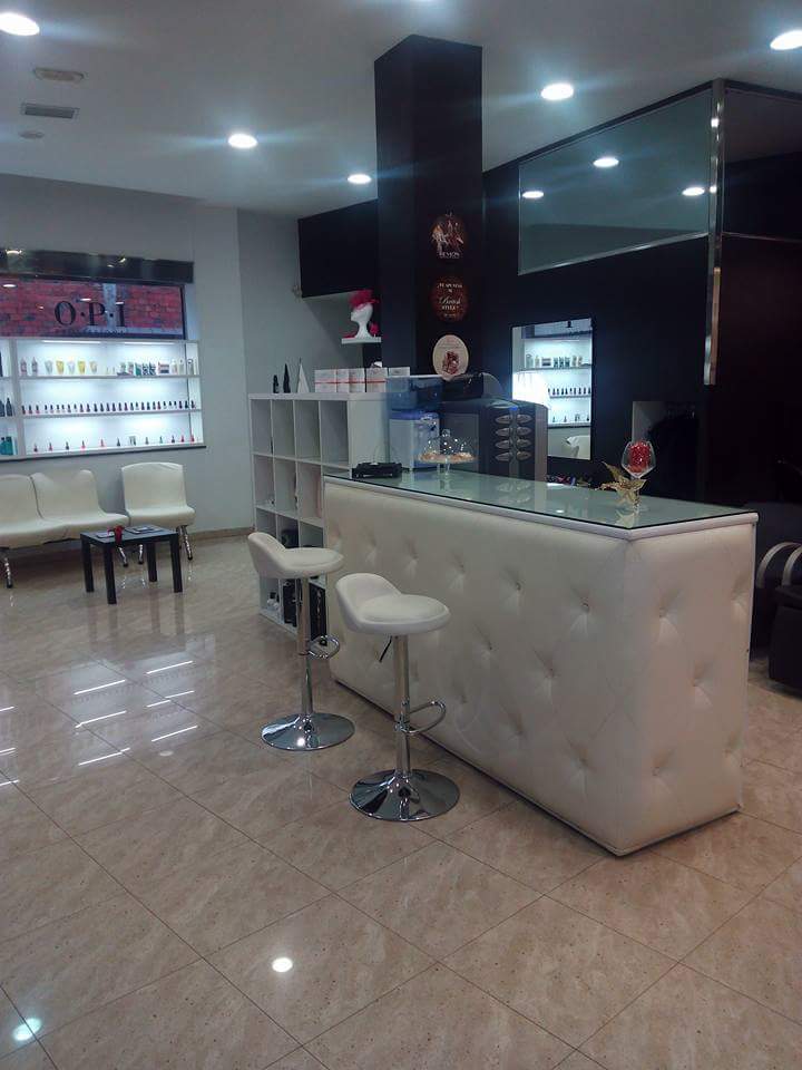 Novostylo peluqueros — Interior