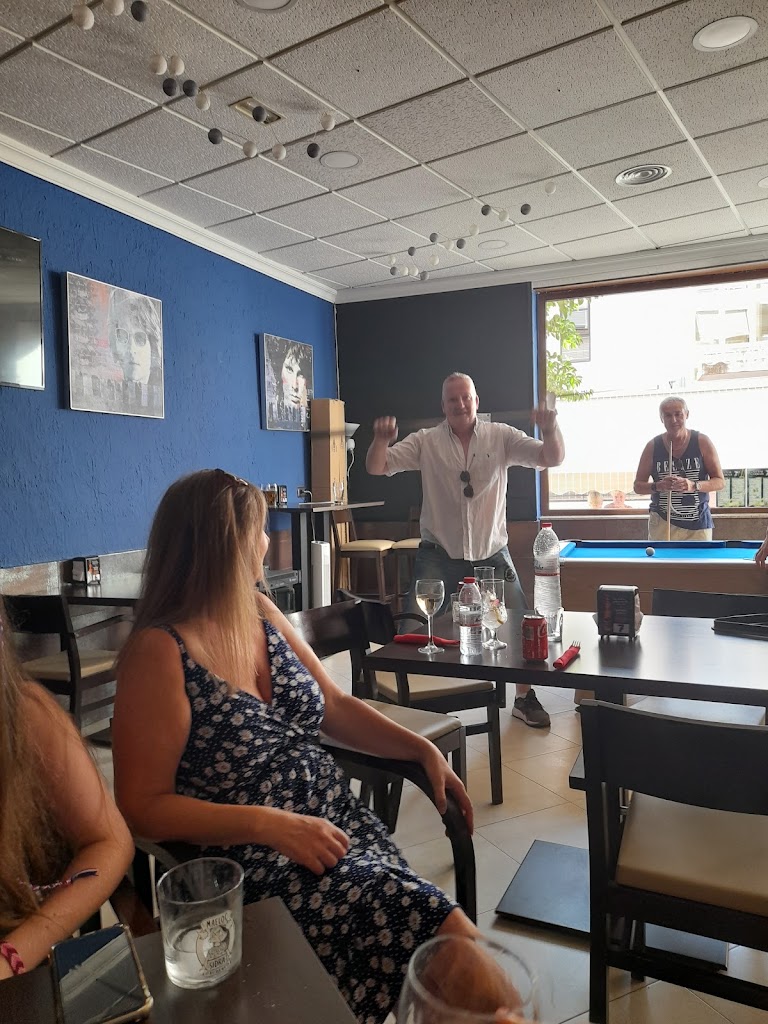 Cafe Almoradi — Ambiente