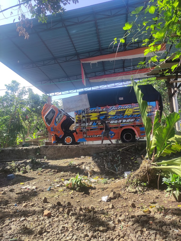 Bengkel dan cucian truk