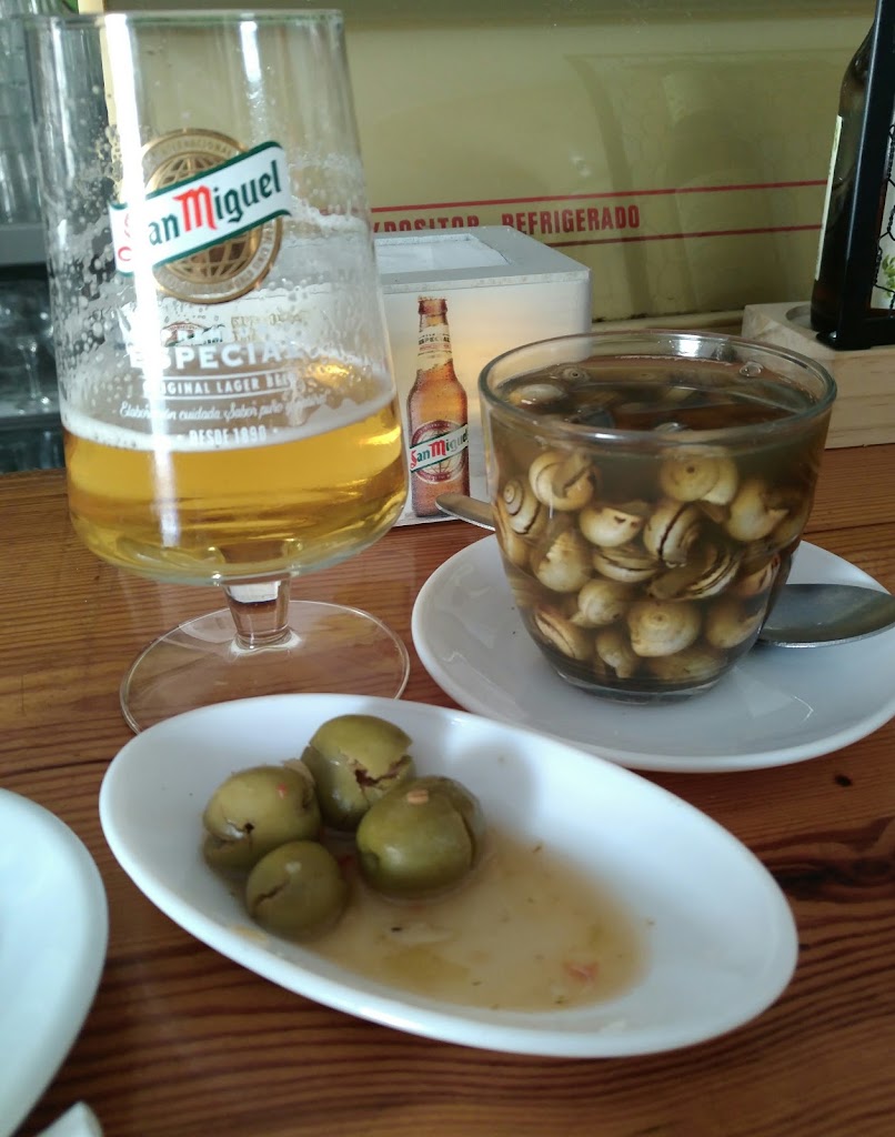 Bar Al Alba — Comida y bebida