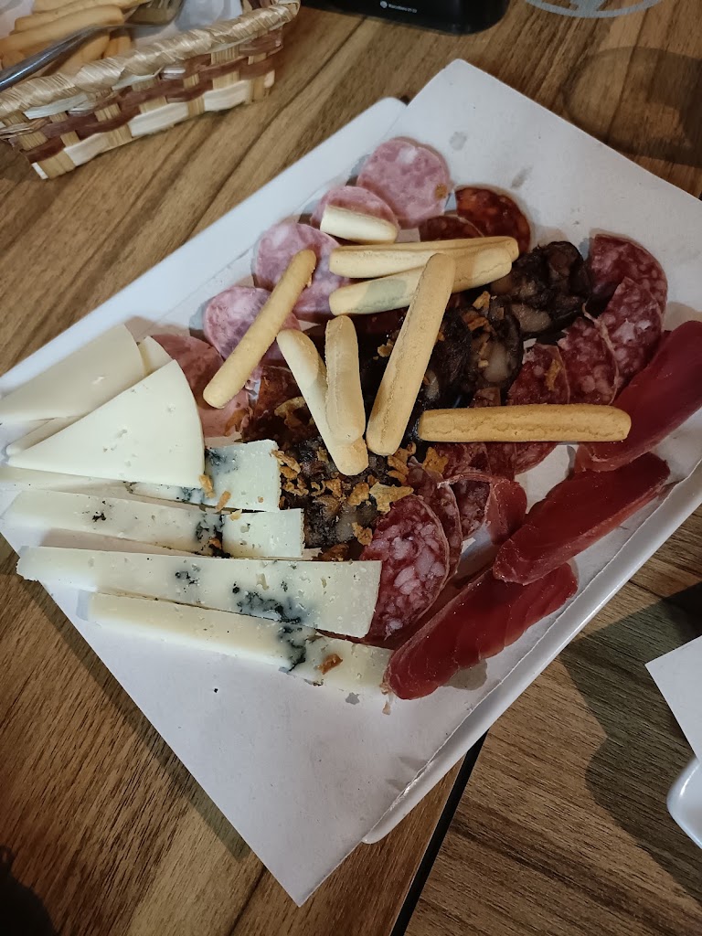 BODEGA AGRARIA VINOS DE CHIPIONA — Comida y bebida