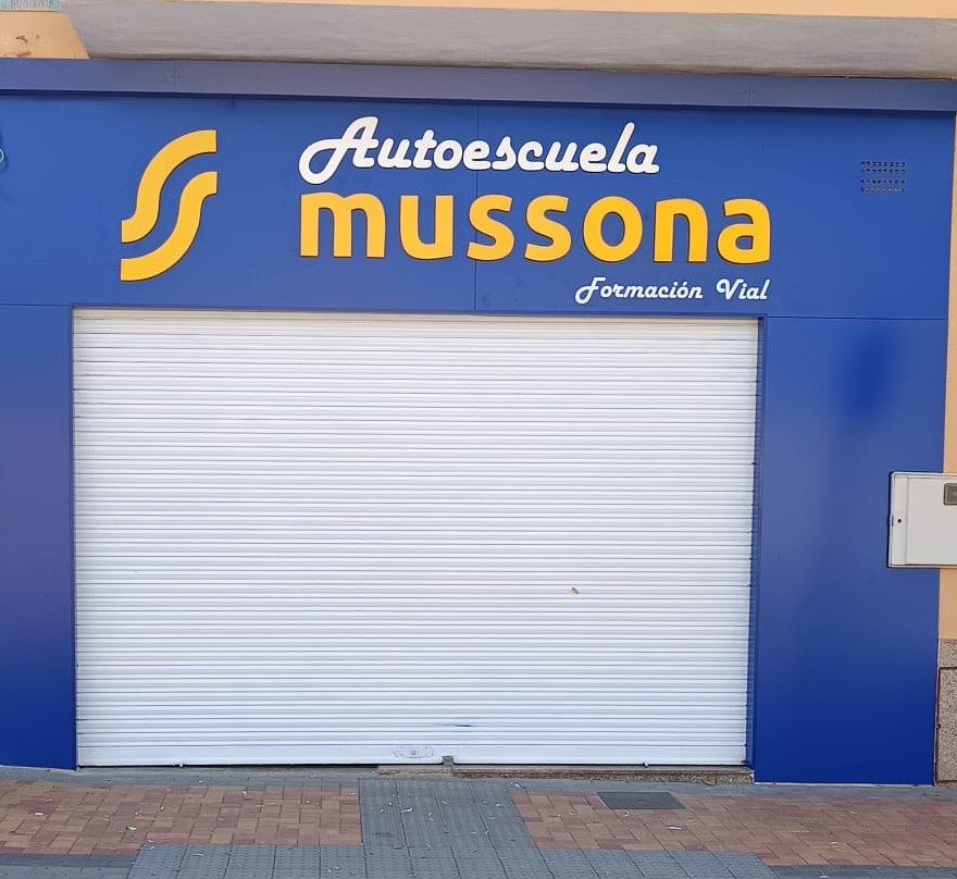 AUTOESCUELA MUSSONA